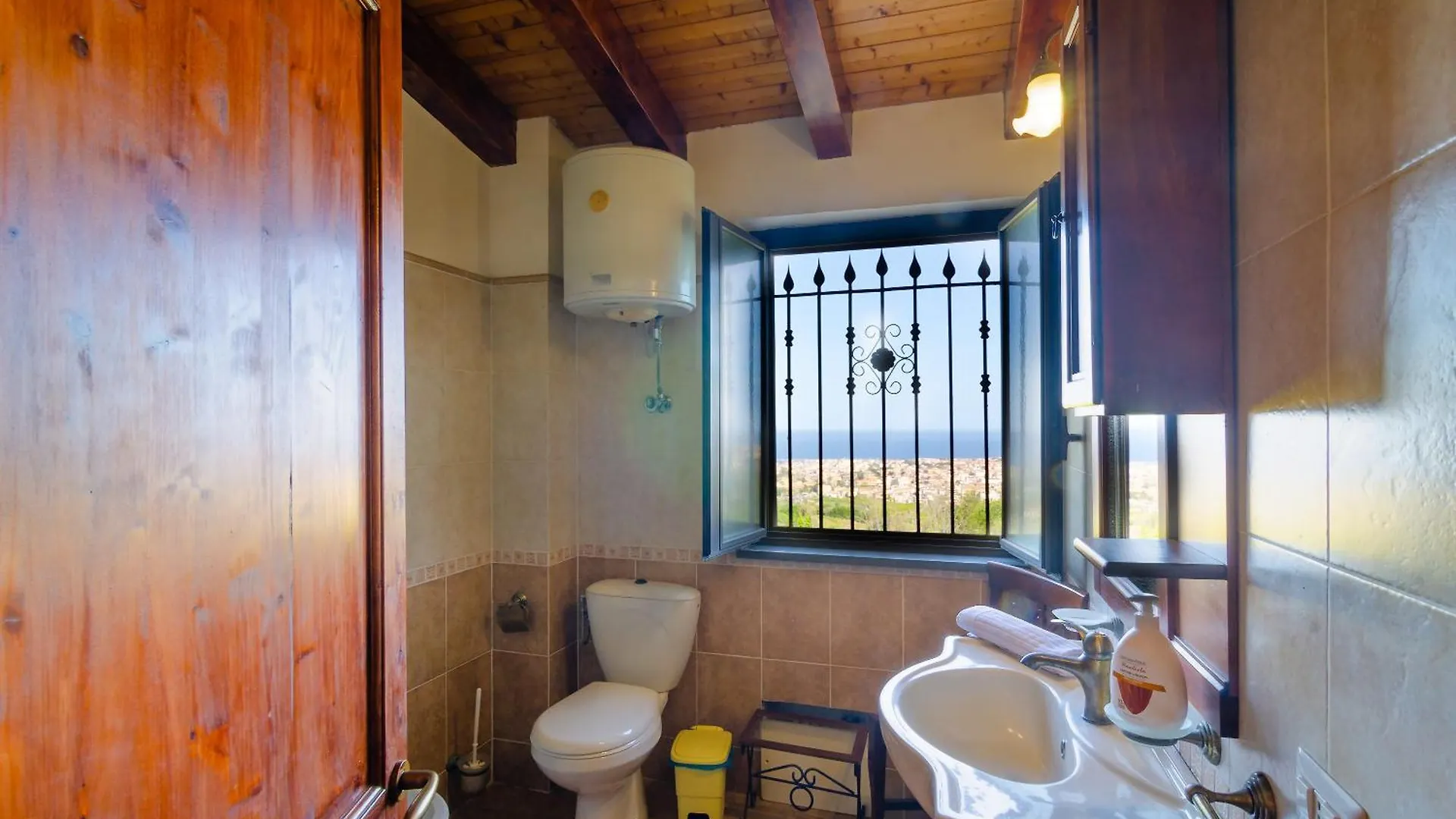 La Vecchia Torre Villa Panoramica In Collina Giarre
